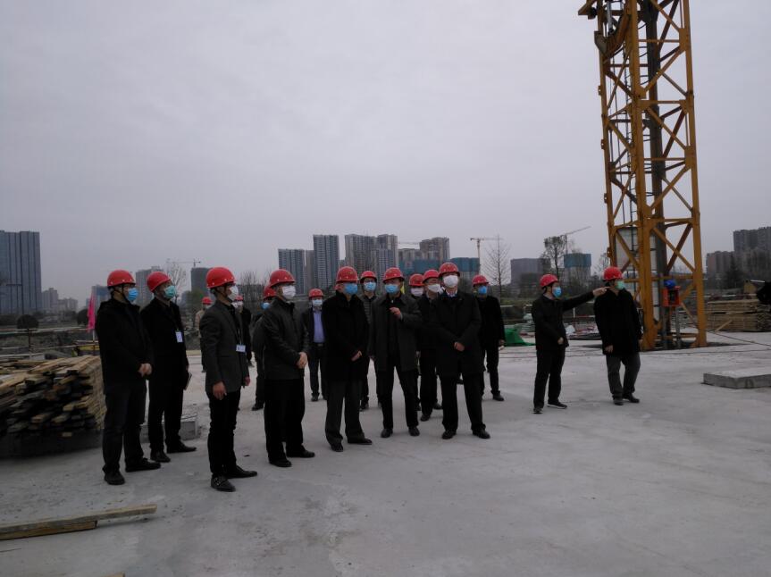 尊龙凯时集团党委书记、董事长任丁率队 赴金牛宾馆检查工程复工工作