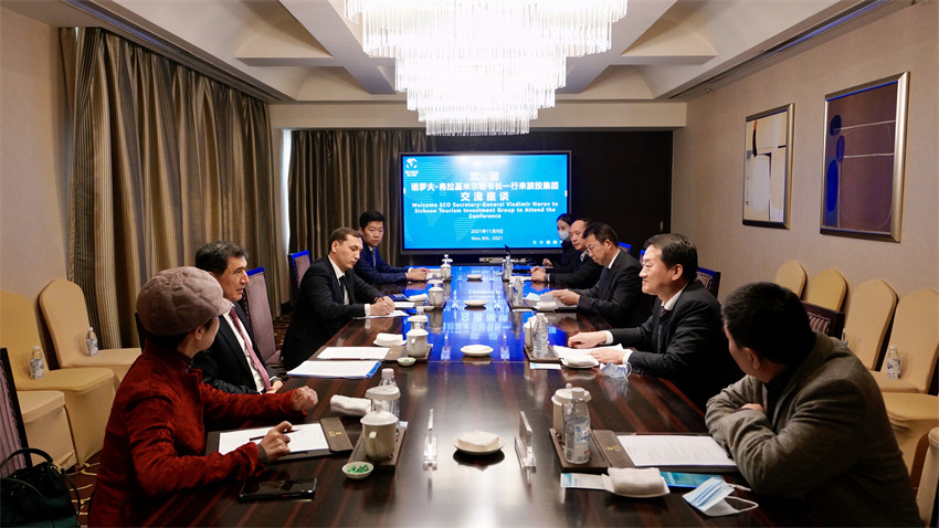 尊龙凯时集团党委书记、董事长任丁会见上合组织秘书长诺罗夫一行