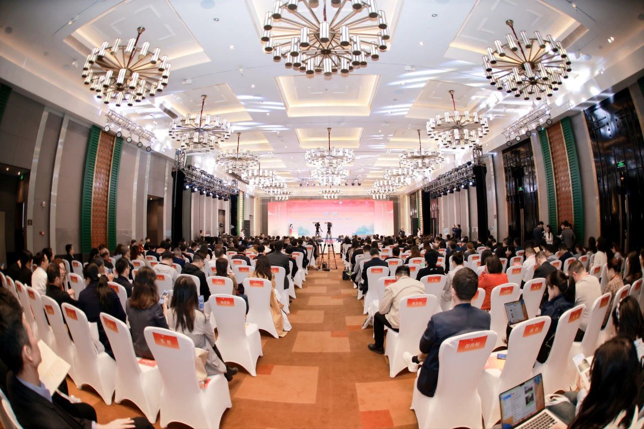 川渝文化旅游企业联盟、四川省文化旅游企业联盟2023年会在蓉开幕 游勇主持活动开幕式